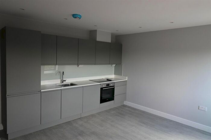 1 Bedroom Flat To Rent In Bath Road, Slough, SL1