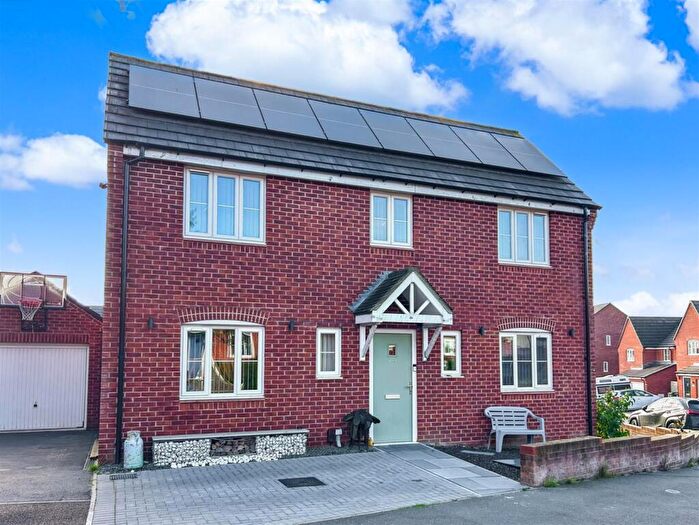 4 Bedroom Detached House For Sale In Mill Farm Drive, Tibshelf, Alfreton, DE55