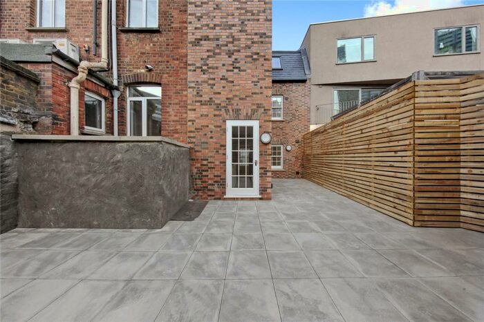 2 Bedroom Apartment To Rent In Holywell Row, EC2A