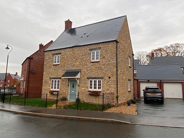 3 Bedroom Detached House For Sale In Pianoforte Road, Roade, NN7