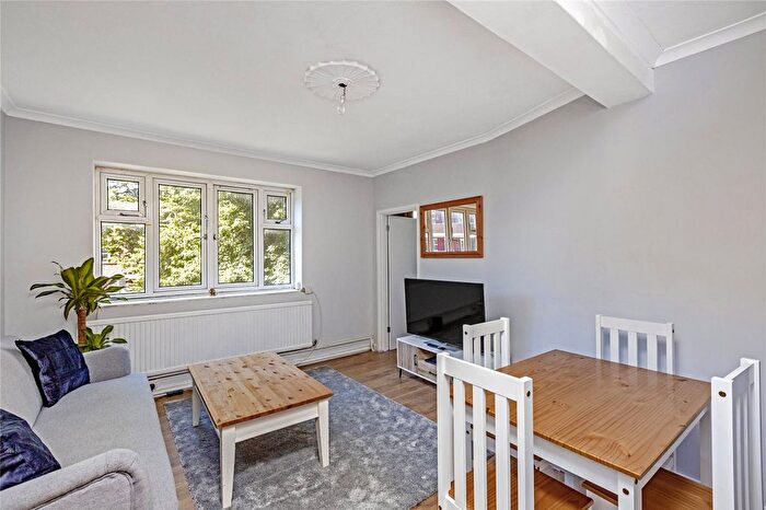 3 Bedroom Flat To Rent In Blair House, Stockwell Gardens Estate, SW9