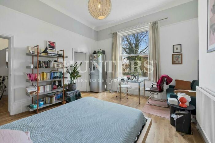 Studio To Rent In Green Lanes, London, N4