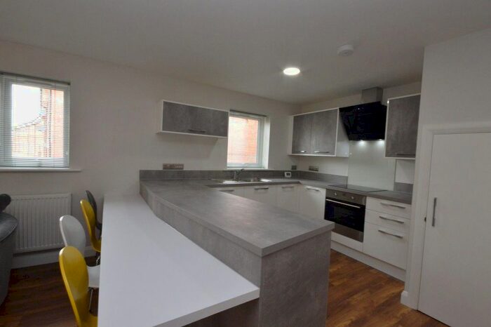 2 Bedroom Flat To Rent In Hunt Street, Swindon, SN1