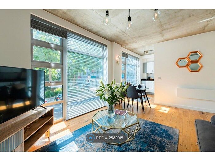 2 Bedroom Flat To Rent In Parkgate, London, N1