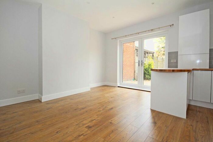 3 Bedroom Terraced House To Rent In Dordrecht Road, London, W3