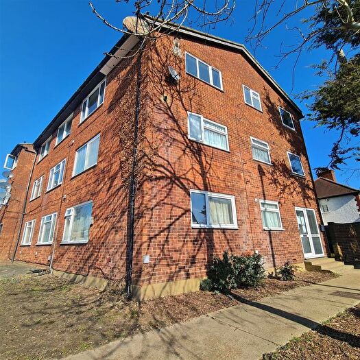 1 Bedroom Flat To Rent In Staines Road, Bedfont, Feltham, TW14