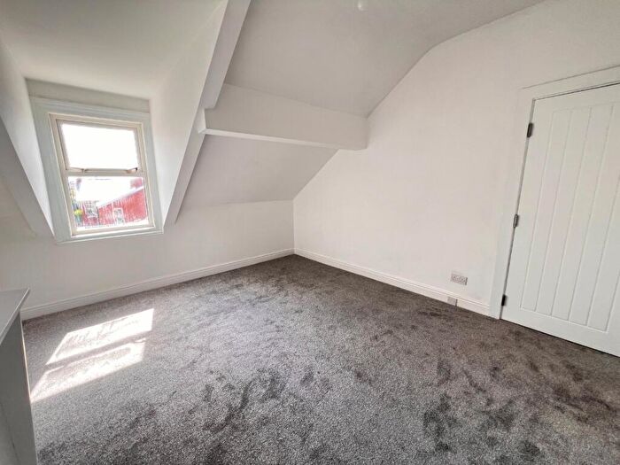 1 Bedroom Flat To Rent In Apt, Lake Road, FY8