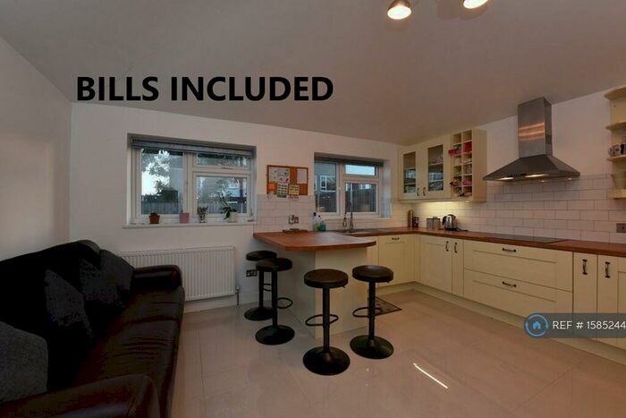 5 Bedroom End Of Terrace House To Rent In Guildford Park Avenue, Guildford, GU2