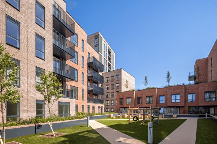 2 Bedroom Flat For Sale In Bell Road, Hounslow, TW3