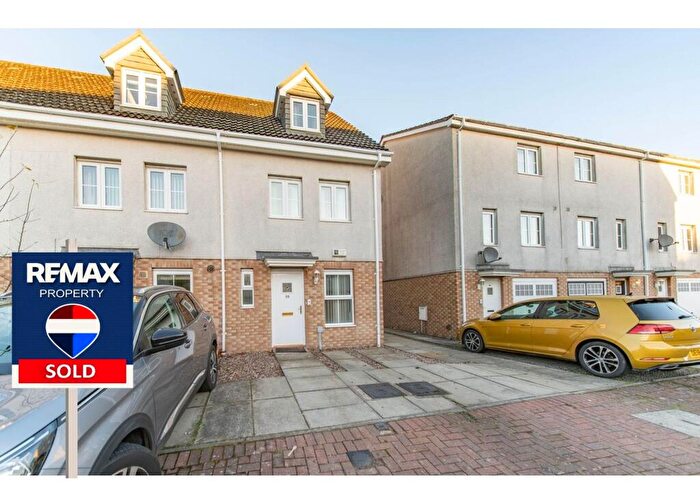 3 Bedroom Town House For Sale In Queens Crescent, Livingston, EH54