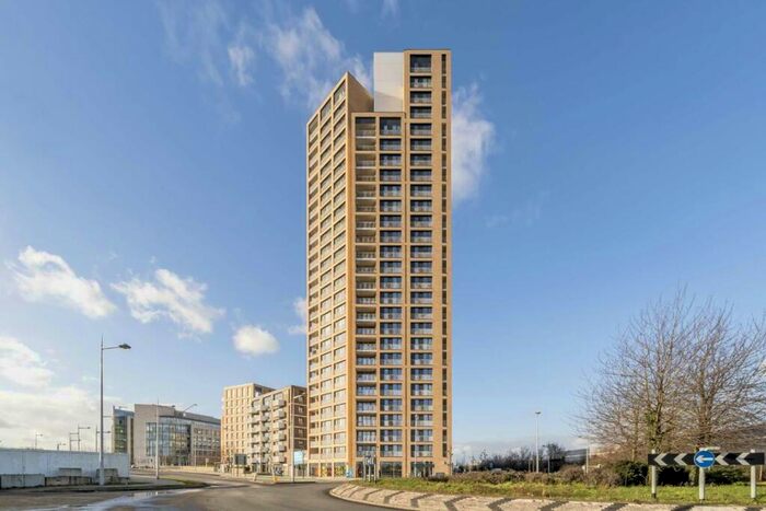 2 Bedroom Flat To Rent In Lakeside Drive, Park Royal, NW10