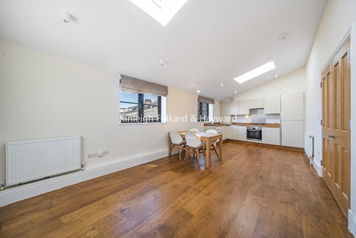 4 Bedroom Flat To Rent In Tooting High Street, London, SW17