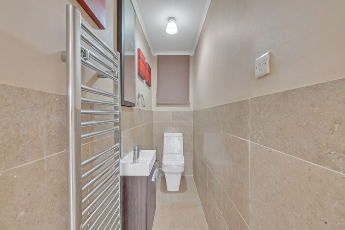 5 Bedroom Detached House To Rent In Valley Road, Rickmansworth, WD3