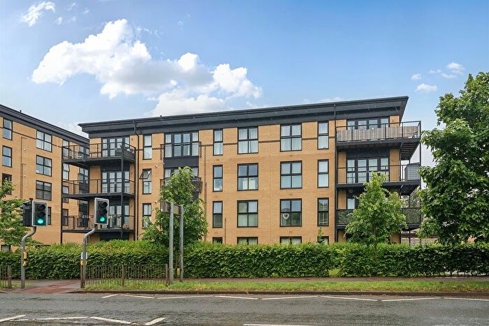 2 Bedroom Flat For Sale In Giles Crescent, Stevenage, SG1