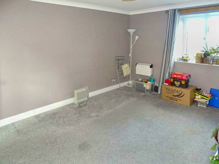 1 Bedroom Flat To Rent In Kirk Lane, Yeadon, Leeds, LS19