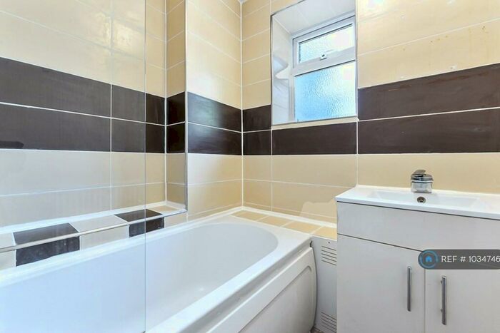 3 Bedroom Flat To Rent In London, London, SE2