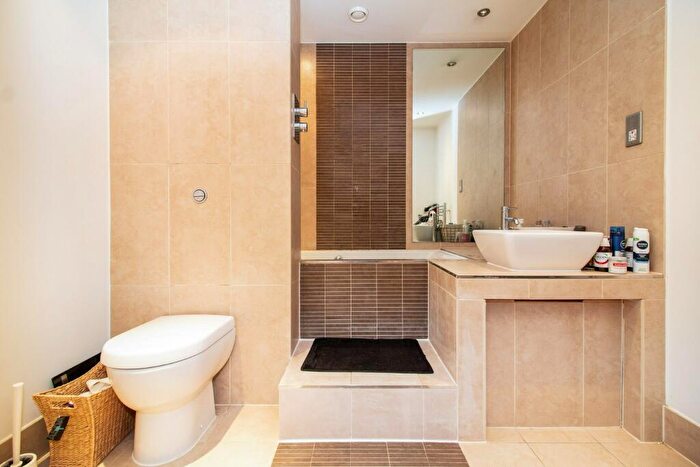 2 Bedroom Apartment To Rent In Jefferson Place, Greenquarter, M4
