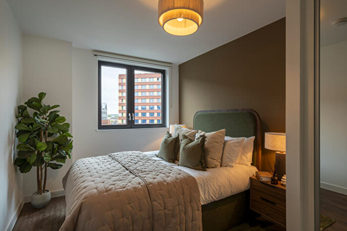 2 Bedroom Flat To Rent In Flat, Vanguard Way London, E17