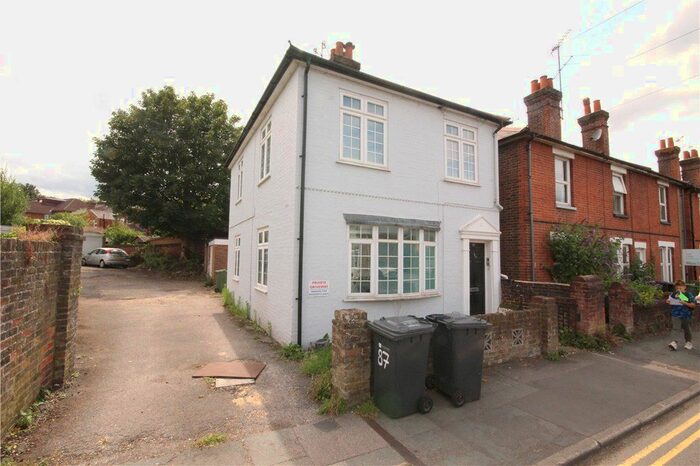 1 Bedroom Flat To Rent In Guildford Park Road, Guildford, Surrey, GU2
