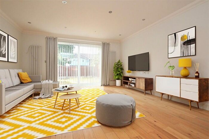 3 Bedroom End Of Terrace House To Rent In Fairview Drive, Chigwell, IG7