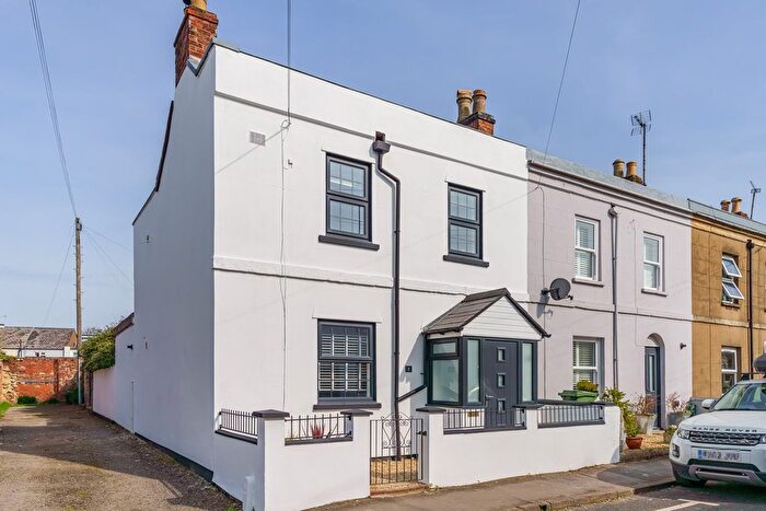 3 Bedroom Terraced House For Sale In Hermitage Street, Leckhampton, Cheltenham, GL53