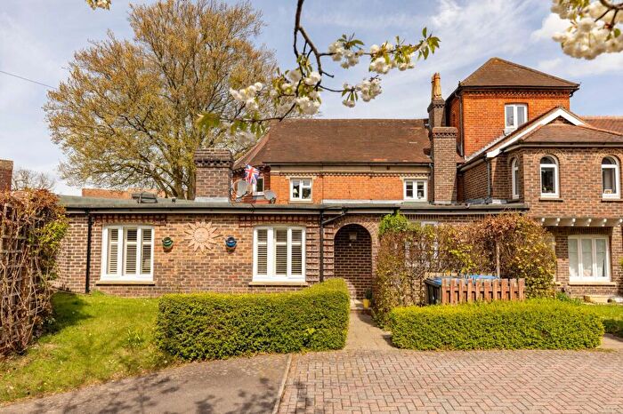 2 Bedroom Flat For Sale In St. Francis Gardens, Copthorne, RH10