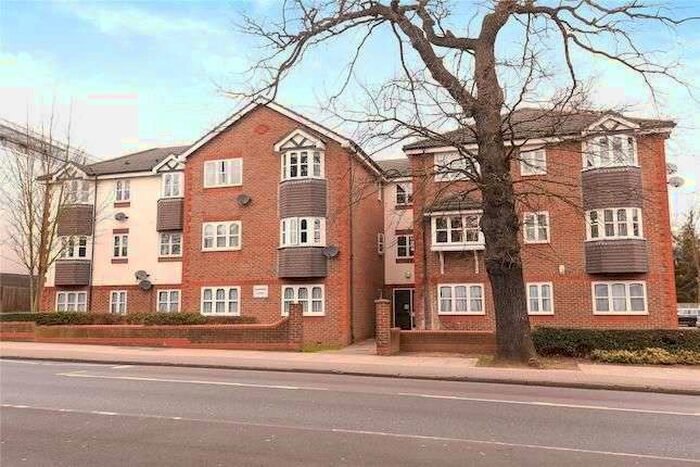2 Bedroom Flat To Rent In Blenheim Court, Kenton Road, Harrow, HA3