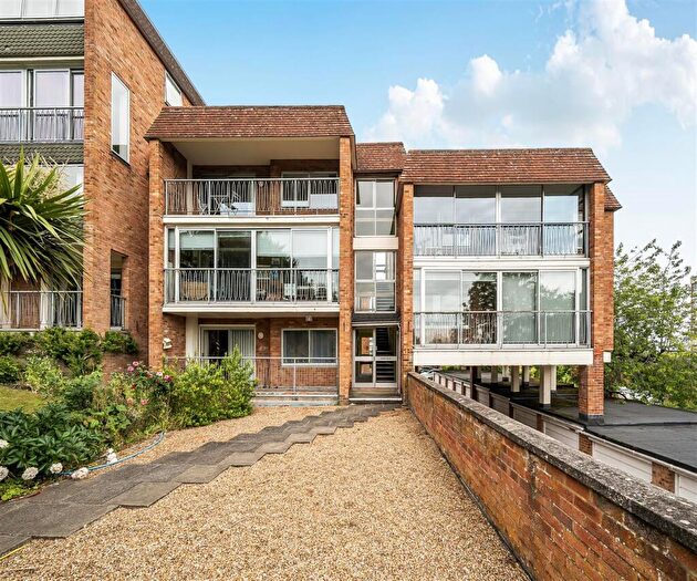 2 Bedroom Flat For Sale In The Mount, Guildford, GU2