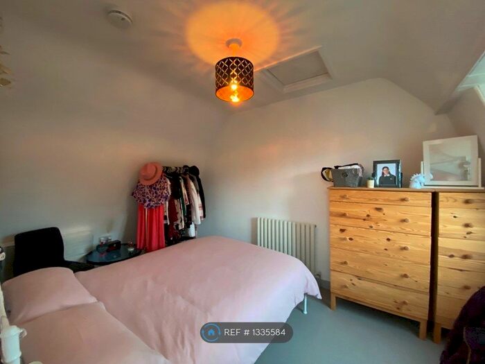 1 Bedroom Flat To Rent In Church Walk, Trowbridge, BA14