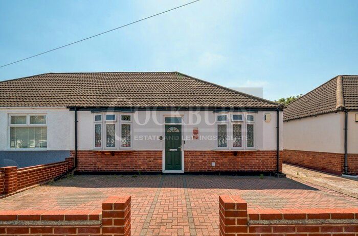 2 Bedroom Semi-Detached Bungalow To Rent In Blanmerle Road, London, SE9