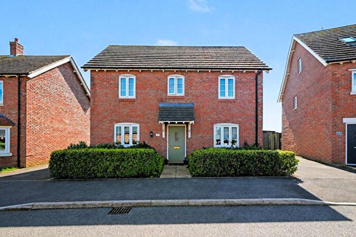 3 Bedroom Detached House For Sale In Lee Drive, Houlton, Rugby, CV23