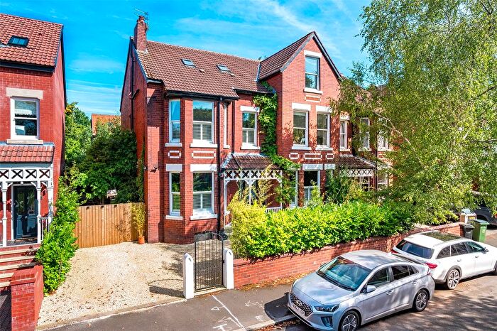 5 Bedroom Semi-Detached House For Sale In Lynton Road, Heaton Moor, Stockport, SK4