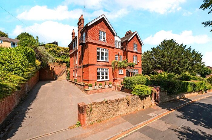 2 Bedroom Flat For Sale In Guildown Road, Guildford, Surrey, GU2