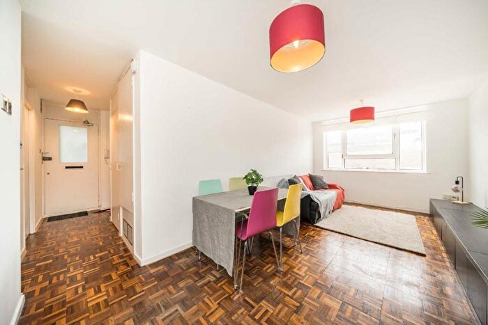 1 Bedroom Flat For Sale In Northcote Road, SW11