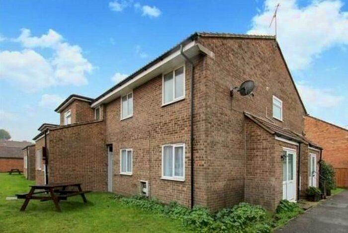 2 Bedroom Property To Rent In Aspen Gardens, Poole BH12