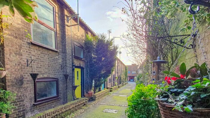 1 Bedroom Terraced House To Rent In Water Row, High Street, Ware, SG12