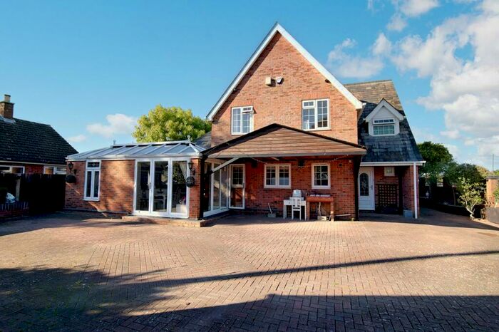 3 Bedroom Detached House For Sale In Tewkesbury Road, Coombe Hill, Gloucester, GL19