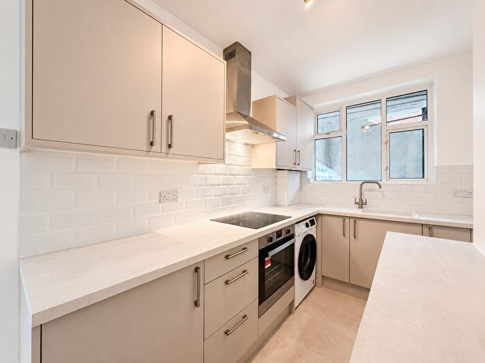2 Bedroom Flat For Sale In Classic Mansions, Well Street, Hackney, London, E9 - Photo 6