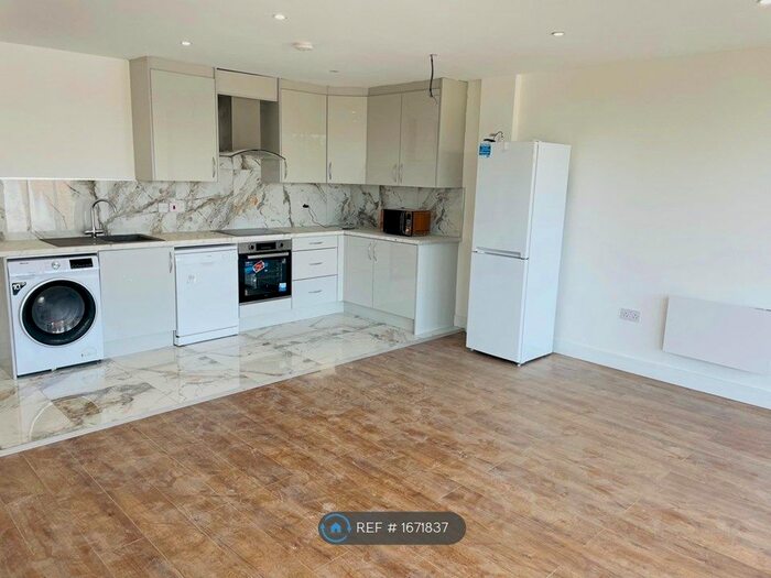 1 Bedroom Flat To Rent In Woodthorpe Road, Ashford, TW15