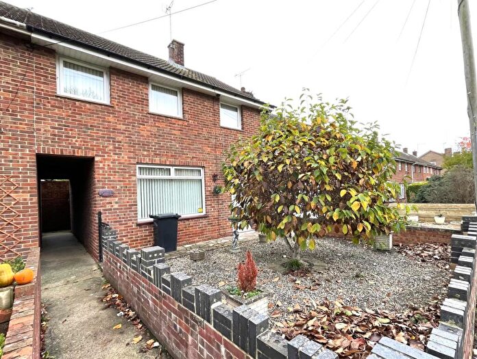3 Bedroom Terraced House For Sale In Penhill Drive, Swindon, SN2