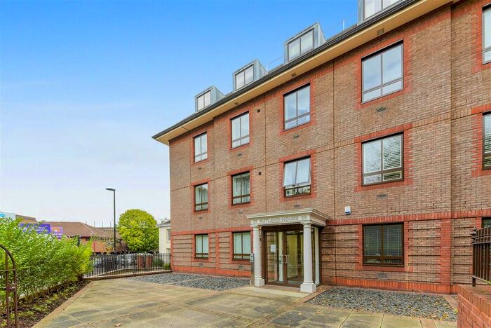 1 Bedroom Flat To Rent In Rutland House, Epsom, KT18