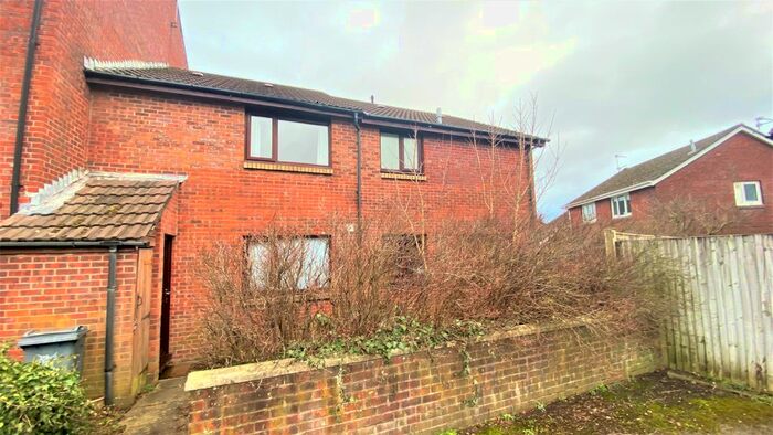 1 Bedroom Flat To Rent In Limeslade Close, Fairwater, Cardiff, CF5