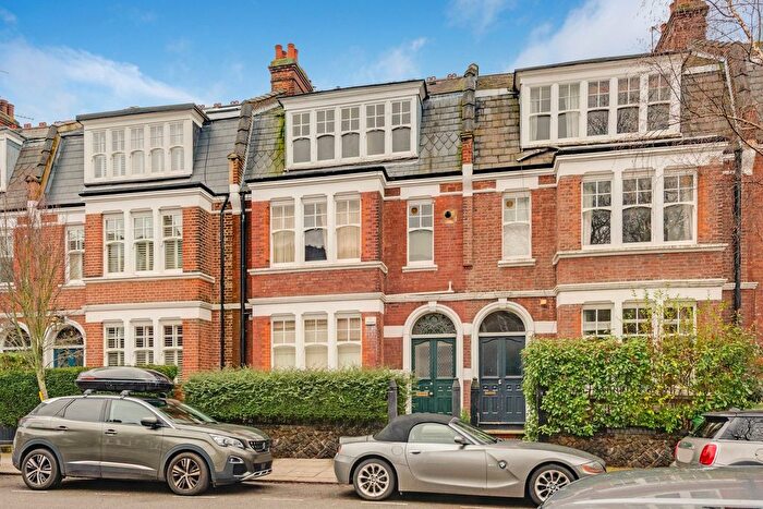 Studio For Sale In Glenmore Road, Belsize Park, London, NW3