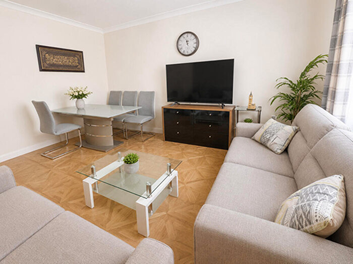 3 Bedroom Semi Detached House To Rent In Woodbridge Lane, Romford, RM3