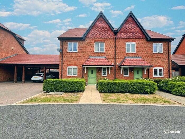 3 Bedroom Semi-Detached House To Rent In Hazylwood, Wokingham, Berkshire, RG40