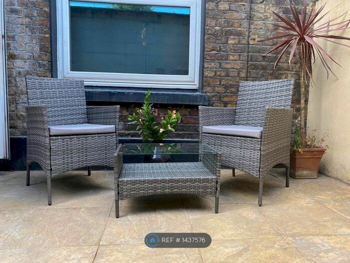 2 Bedroom Flat To Rent In Barons Court Road, London, W14