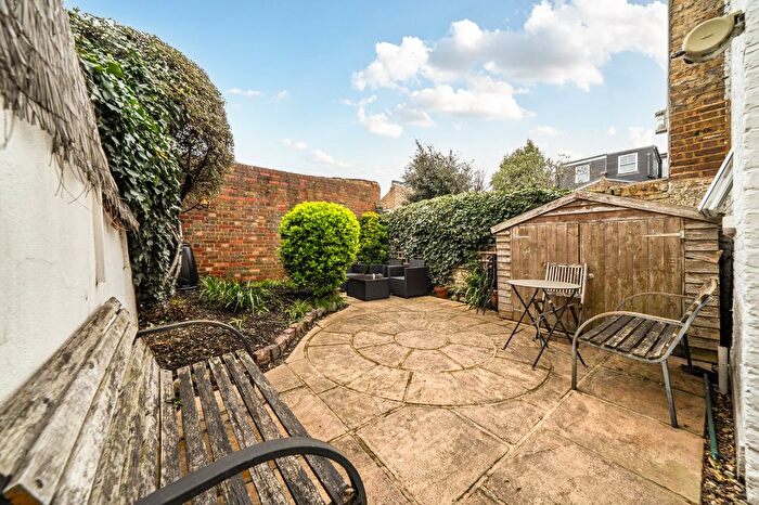 1 Bedroom Flat For Sale In Priory Road, Chiswick, London, W4