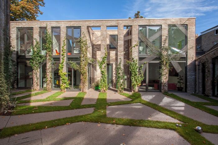 3 Bedroom Mews To Rent In Rockbourne Mews, London, SE23