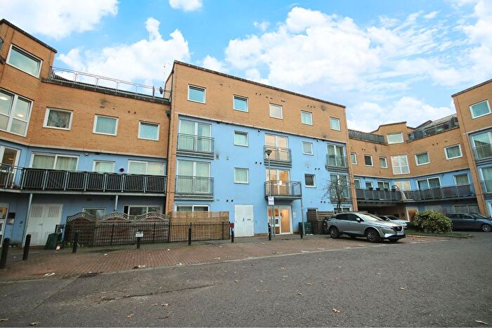 1 Bedroom Flat For Sale In Wooldridge Close, Feltham, TW14