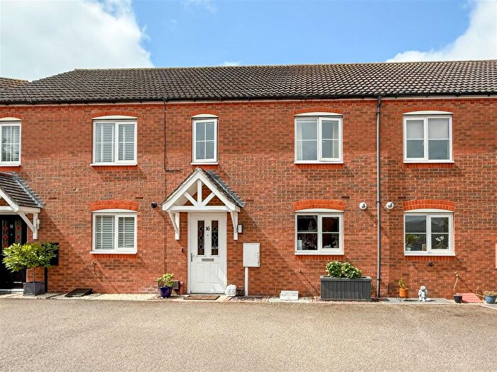 2 Bedroom Terraced House For Sale In Dovehouse Close, Warwick, CV34